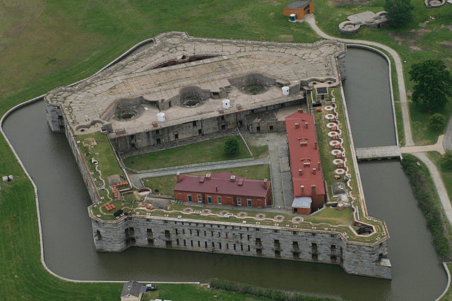 640px-fort_delaware_aerial_photograph_2011