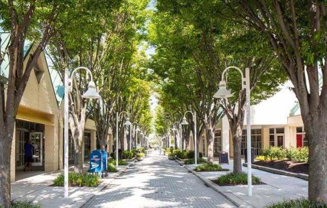 The Avenue pedestrian promenade